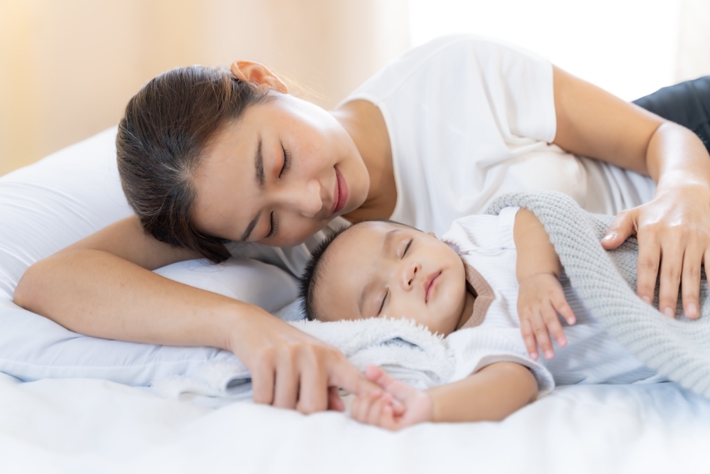 Chăm sóc mẹ và bé sau sinh: Bí quyết giúp mẹ ngủ ngon khi phải chăm bé ban đêm 32 chăm sóc mẹ và bé sau sinh