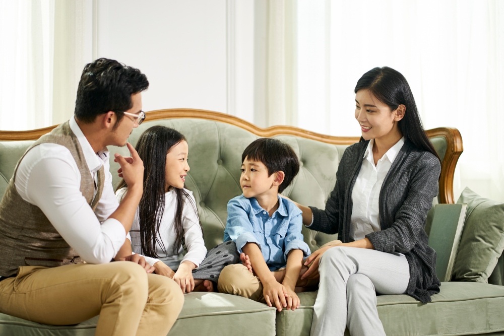 những trò chơi gia đình đơn giản nhưng giúp trẻ tăng tập trung Các trò chơi gia đình đơn giản nhưng giúp trẻ tăng tập trung