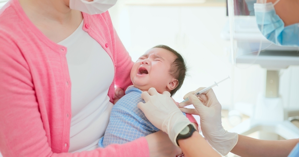 các mũi tiêm cho trẻ sơ sinh và nỗi lo lắng tâm lý của ba mẹ khi cho con tiêm phòng các mũi tiêm cho trẻ sơ sinh và những lo lắng tâm lý của ba mẹ khi cho con tiêm phòng