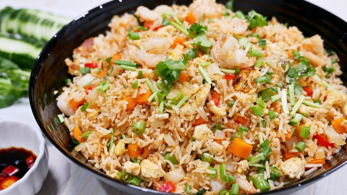 cách làm cơm chiên cá mặn​