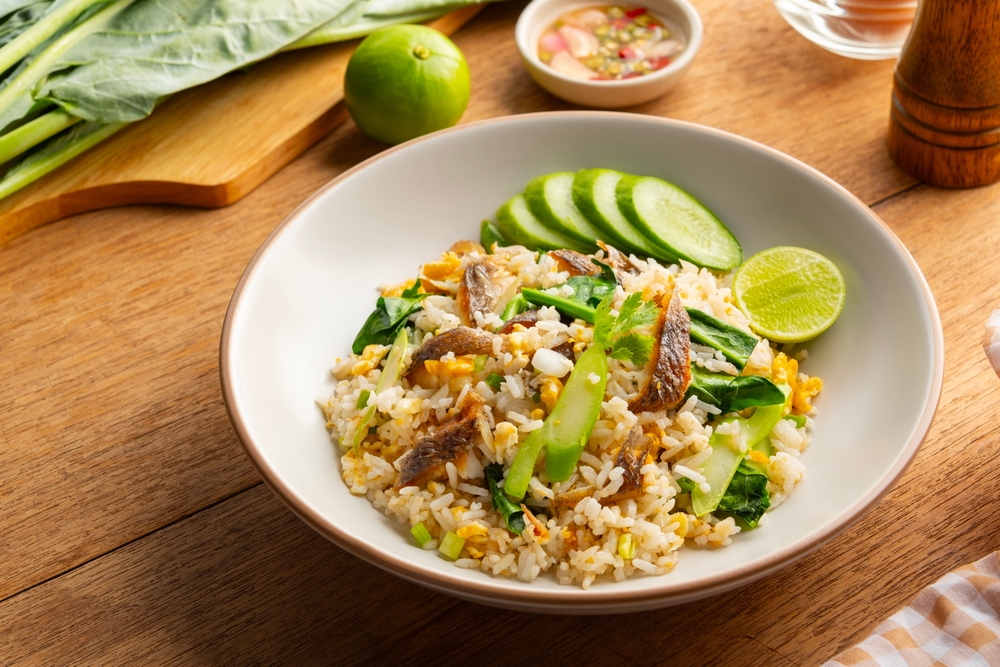 Cách làm cơm chiên cá mặn chuẩn vị miền Nam và cách trình bày đẹp mắt Cách làm cơm chiên cá mặn chuẩn vị miền Nam và cách trình bày