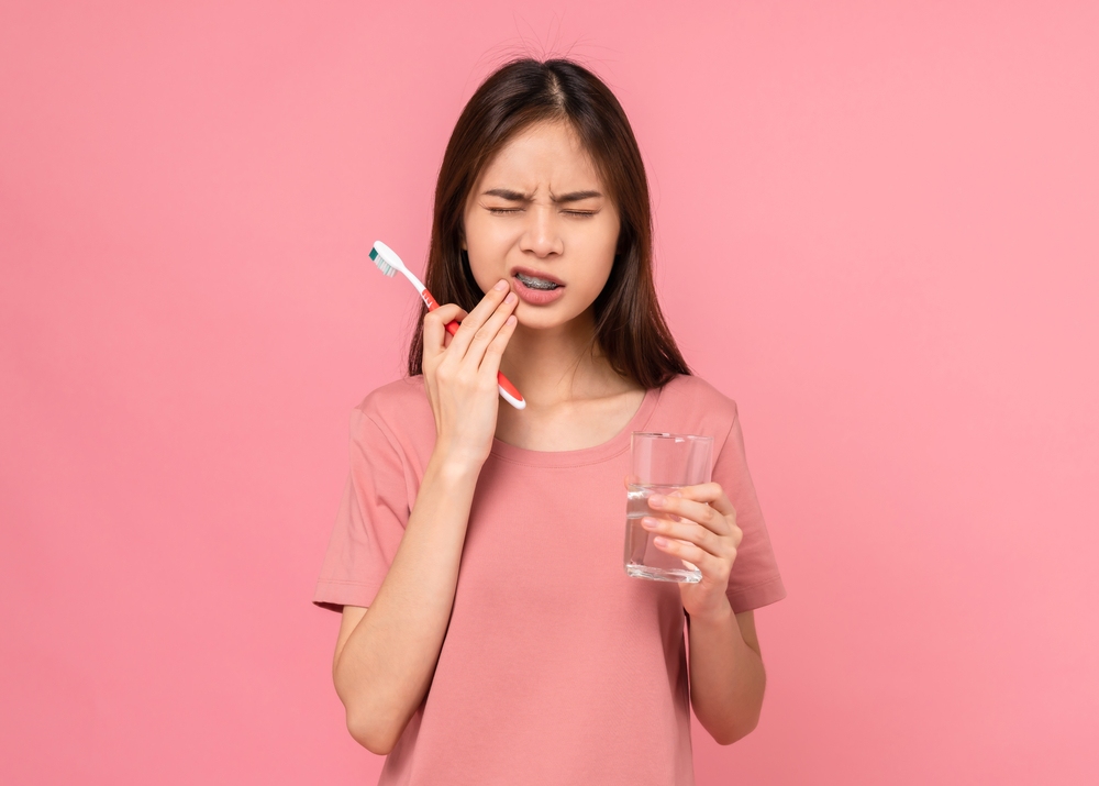 Các cách phục hồi răng bị mẻ tại nhà an toàn và dễ áp dụng Các cách phục hồi răng bị mẻ tại nhà an toàn