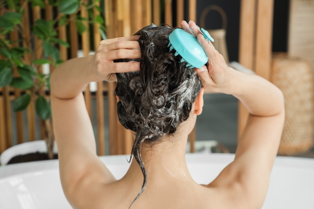 Cách dùng tinh dầu sả gội đầu đúng cách tại nhà