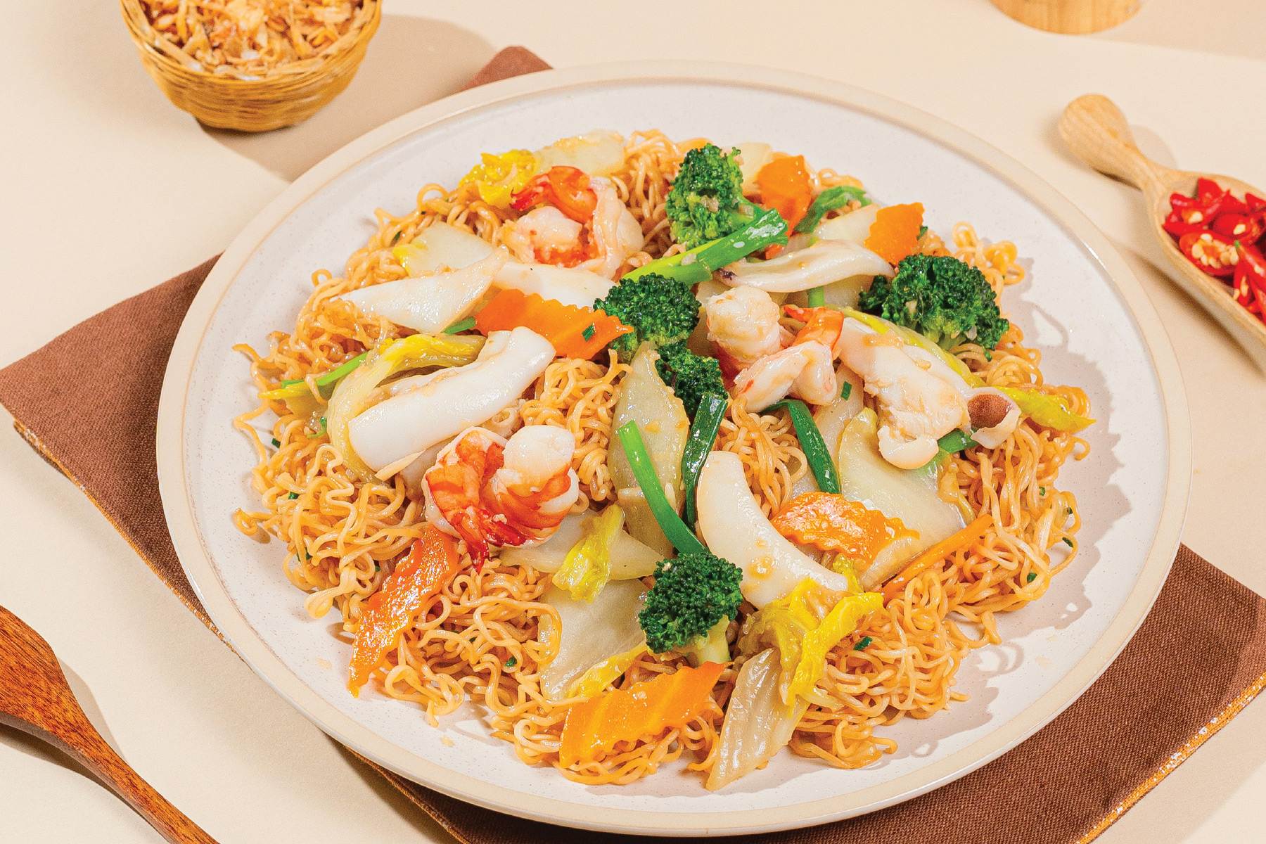 Cách làm mì xào hải sản tươi hấp dẫn Cách làm mì xào hải sản tươi ngon