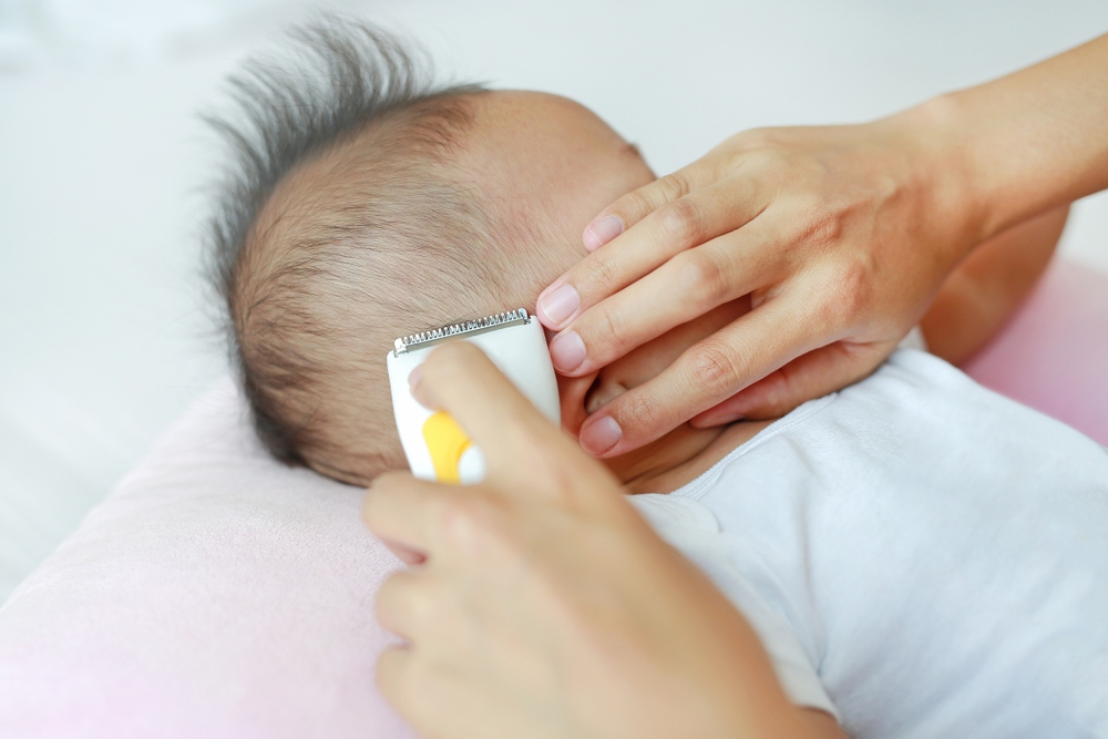ba mẹ có nên giữ lại tóc máu của trẻ sơ sinh theo quan niệm dân gian Có nên giữ lại tóc máu của trẻ sơ sinh theo quan niệm dân gian