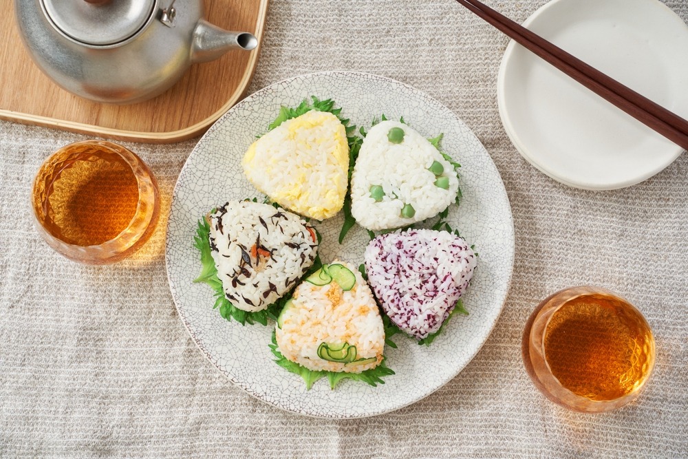 cách làm cơm nắm tam giác​
