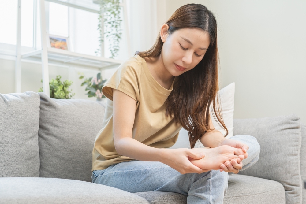 các cách làm giảm sưng chân khi bị ngã những cách làm giảm sưng chân khi bị ngã