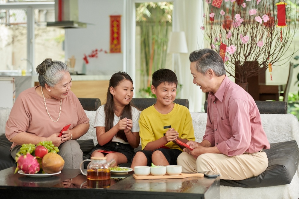 Vì sao ba mẹ nên dạy bé chúc mùng 1 từ sớm