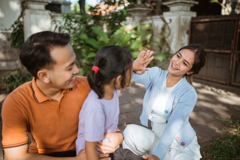 Cách dạy con làm việc tốt đúng cách để không phản tác dụng