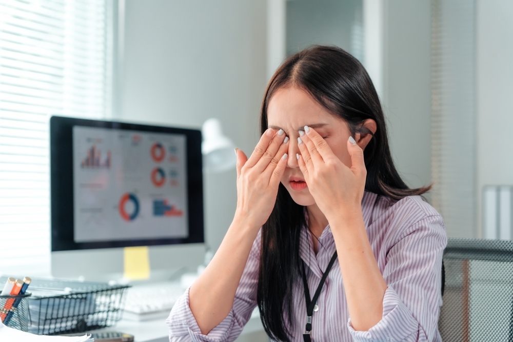Mách bạn mẹo chữa mắt bị cộm khi thức khuya và nhìn màn hình nhiều 30 mẹo chữa mắt bị cộm