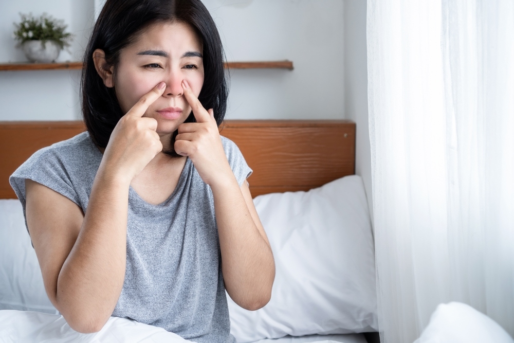 mẹo chữa ngạt mũi trong 20 giây là massage vùng sống mũi mẹo chữa ngạt mũi trong 20 giây là massage sống mũi