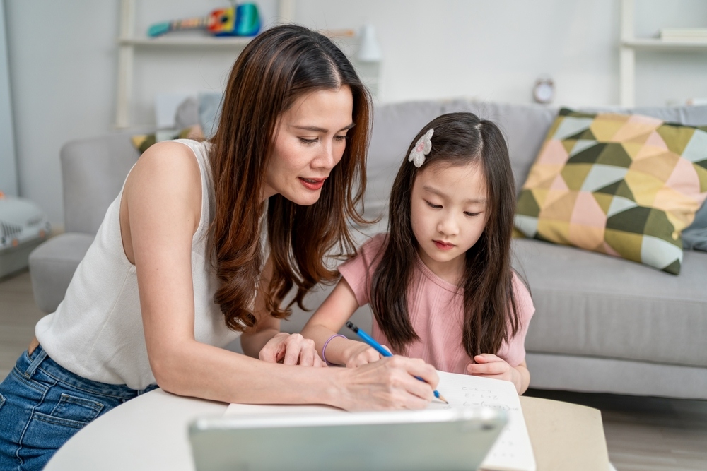 Trẻ em với việc học tập: 10 cách giúp con học giỏi mà không áp lực 33 trẻ em với việc học tập