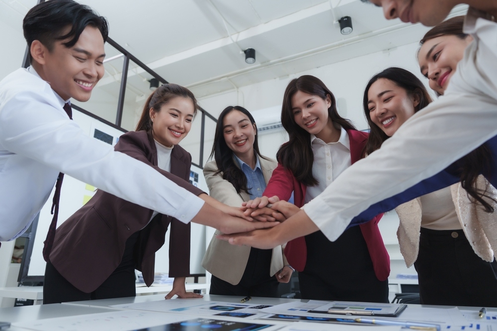thể hiện bản thân khi nhầm lẫn giữa tự tin và khoe khoang