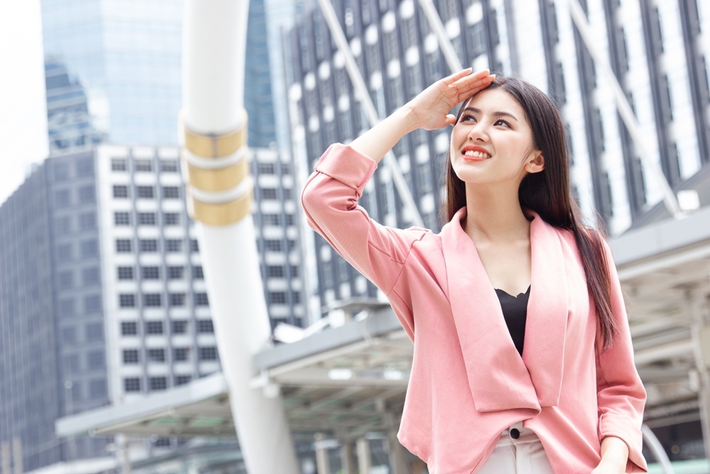 Bí quyết chăm sóc da mùa hè cho người thường xuyên makeup