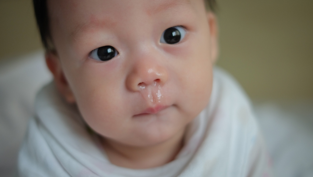 cách hút mũi cho trẻ sơ sinh 1 tháng tuổi đúng cách